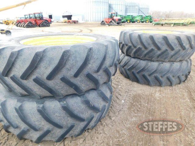 Set of (4) 620-70R46 flotation tires,_1.jpg